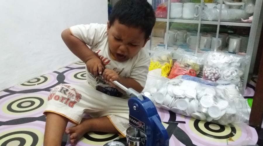 Pembuatan Pin dan Gantungan Kunci