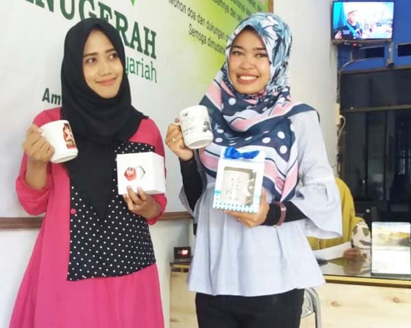 Testimoni Mug